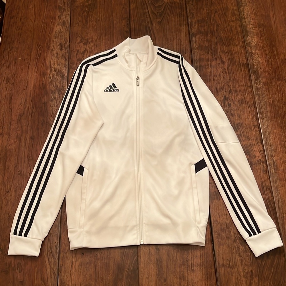 Adidas Men’s Size Small Zip Up w/2 front zipper pockets. Excellent Condition.